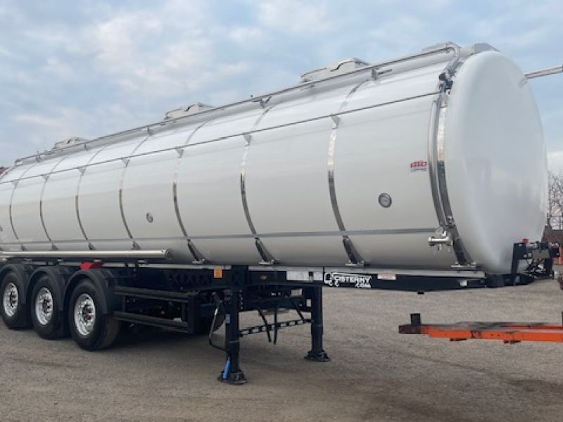 Cisterna tlaková vyhřívaná s topením Webasto