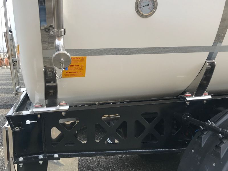 Tlaková cisterna na potraviny s přípravou pro ohřev